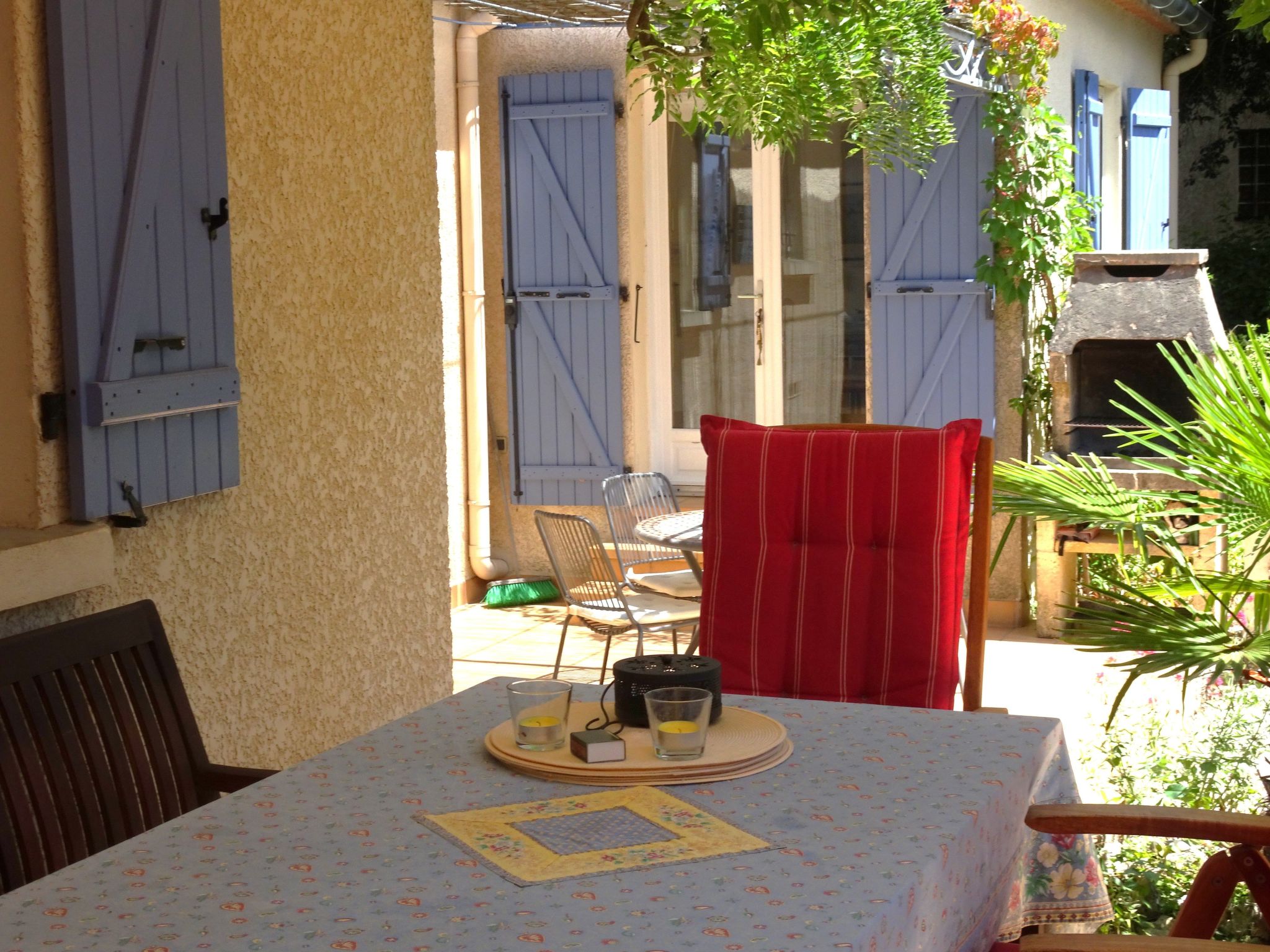 À l'abri du Mistral-Dedans