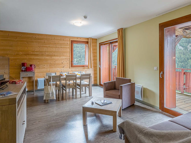Appartement 3-kamers 68 tot 75 m2. Mooi ingericht: woon-/slaapkamer met TV (Flatscreen TV). 1 kamer met 1 2-pers bed. 1 kamer met 2 bedden. Cabine met 4 slaapplaatsen. Kookhoek (afwasmachine, 2 kerami..