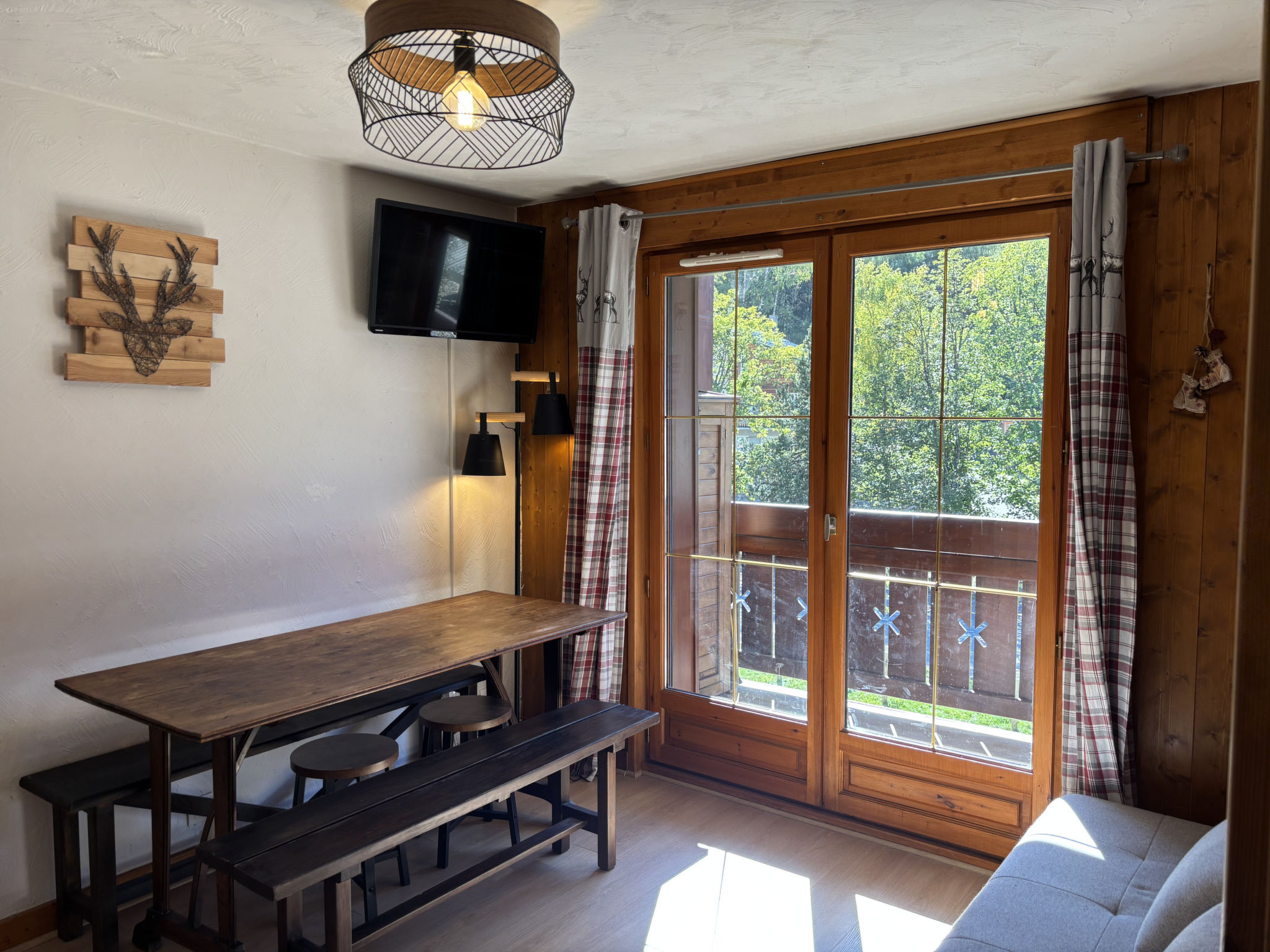 Chalets d'Or A — Living Room (3 of 13)