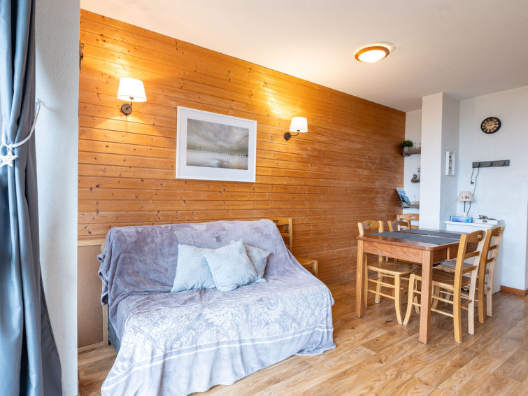 "V du Bachat Silene A", studio 1-kamer 34 m2, op de begane grond. Het objekt is geschikt voor 6 volwassenen. Woonkamer met 2 bedden, 1 divanbed en 1 x 1 stapelbedden, 1 uitschuifbaar bed en TV. Keuken..
