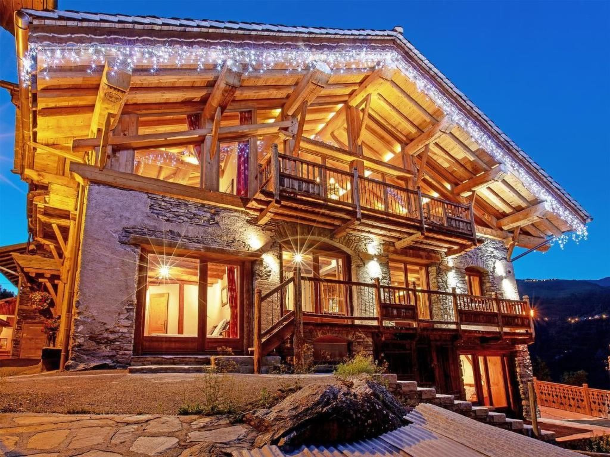 Chalet Farmhouse - Outside