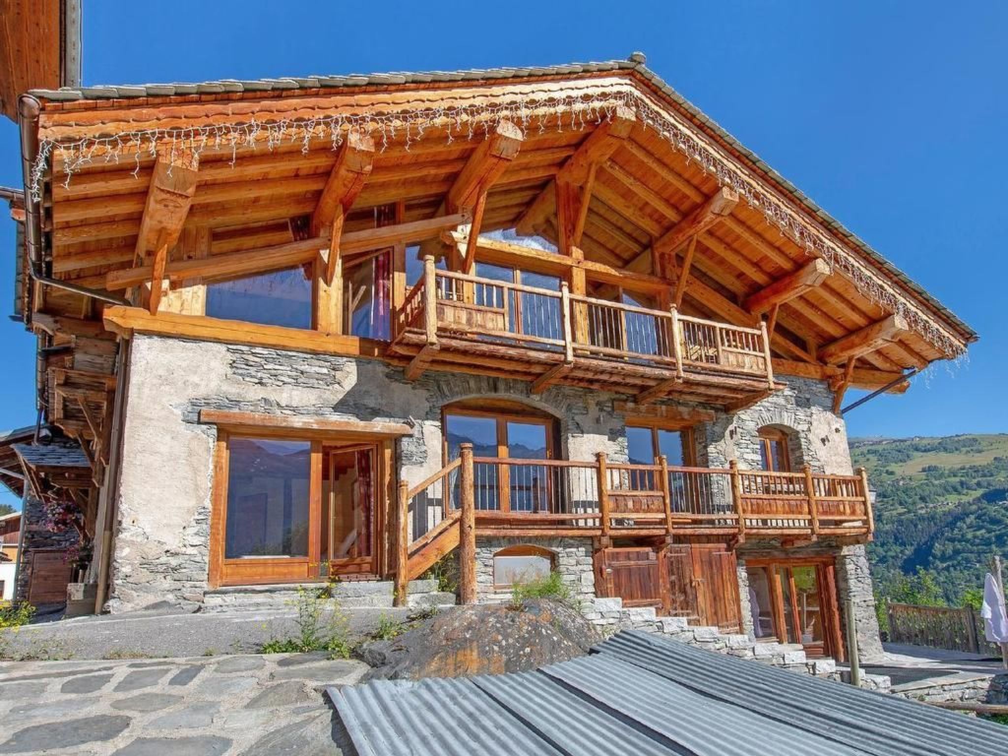 Chalet Farmhouse - Outside