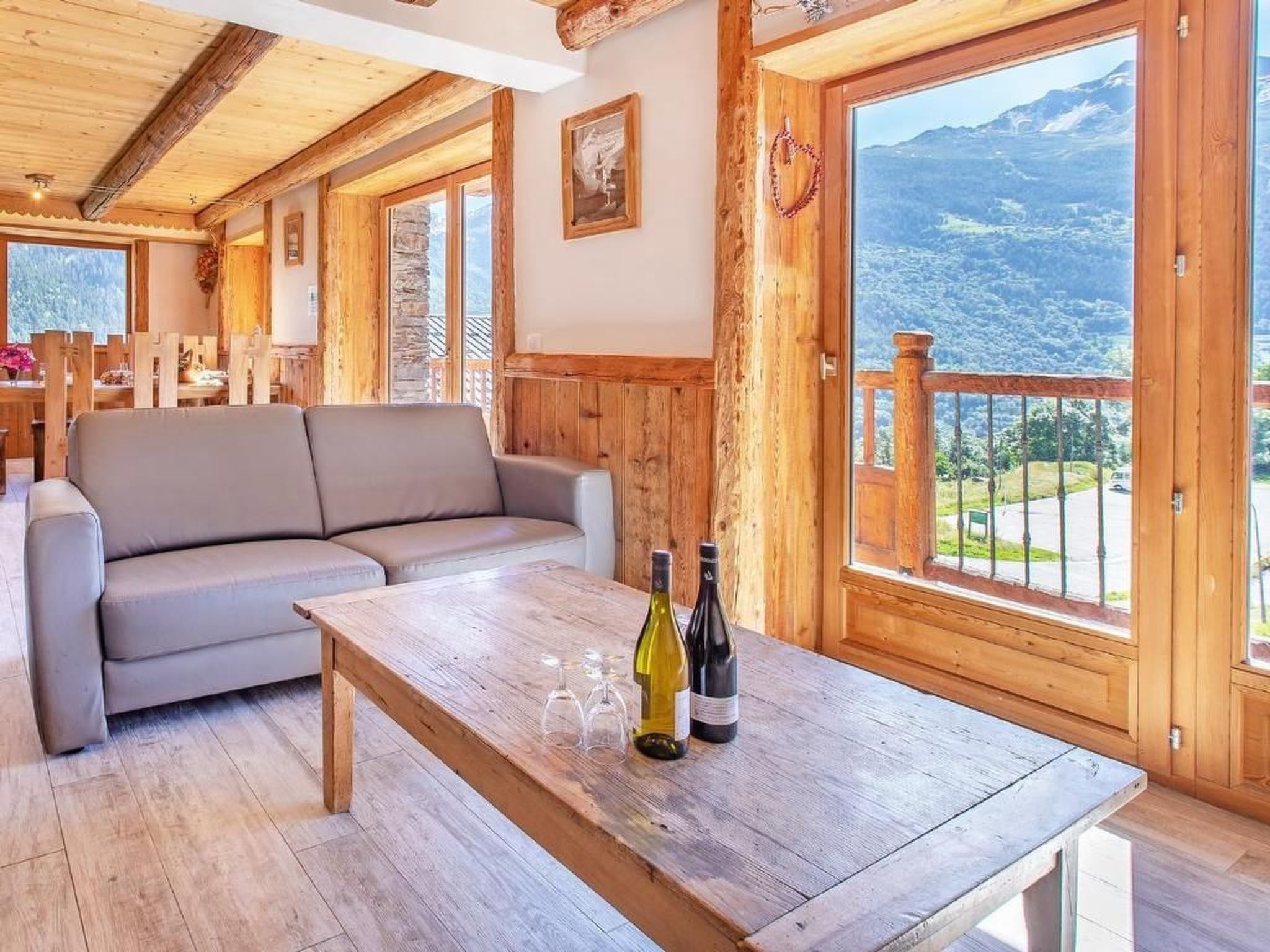 Chalet Farmhouse - Inside