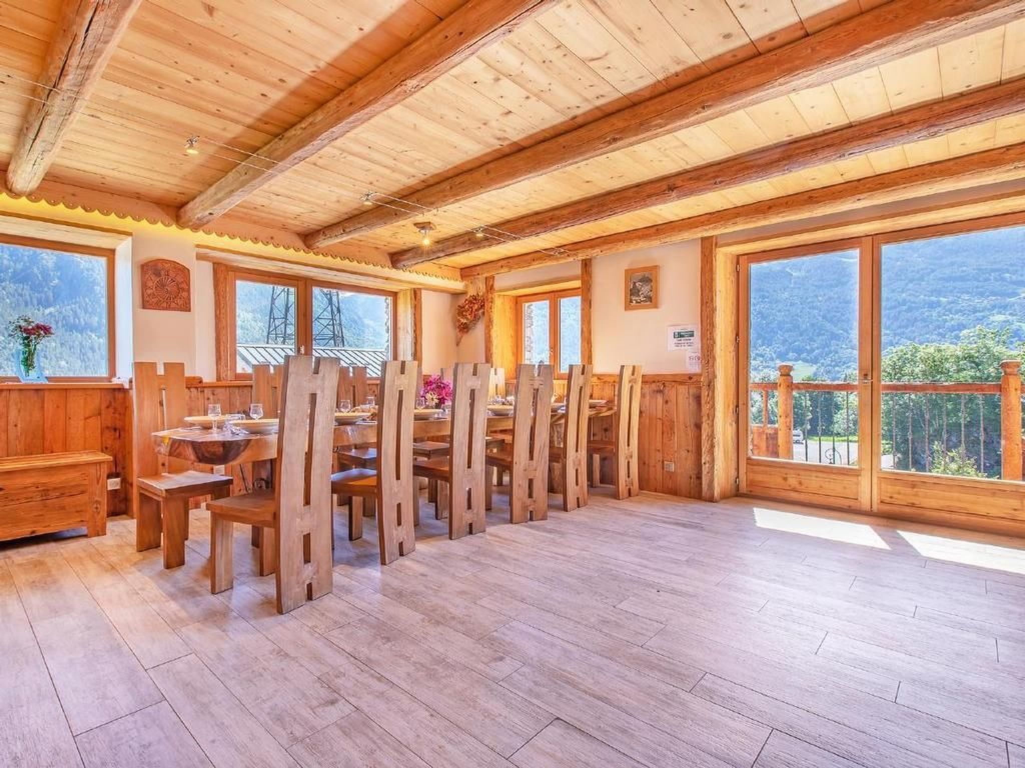 Chalet Farmhouse - Inside
