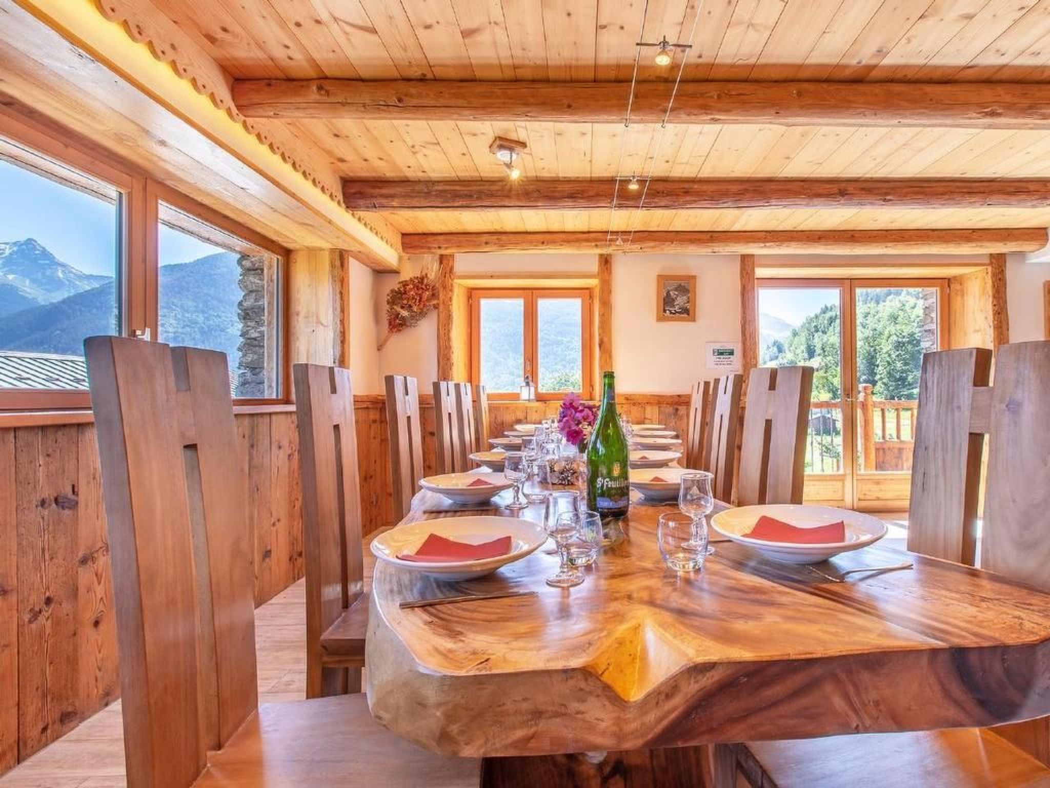 Chalet Farmhouse - Inside