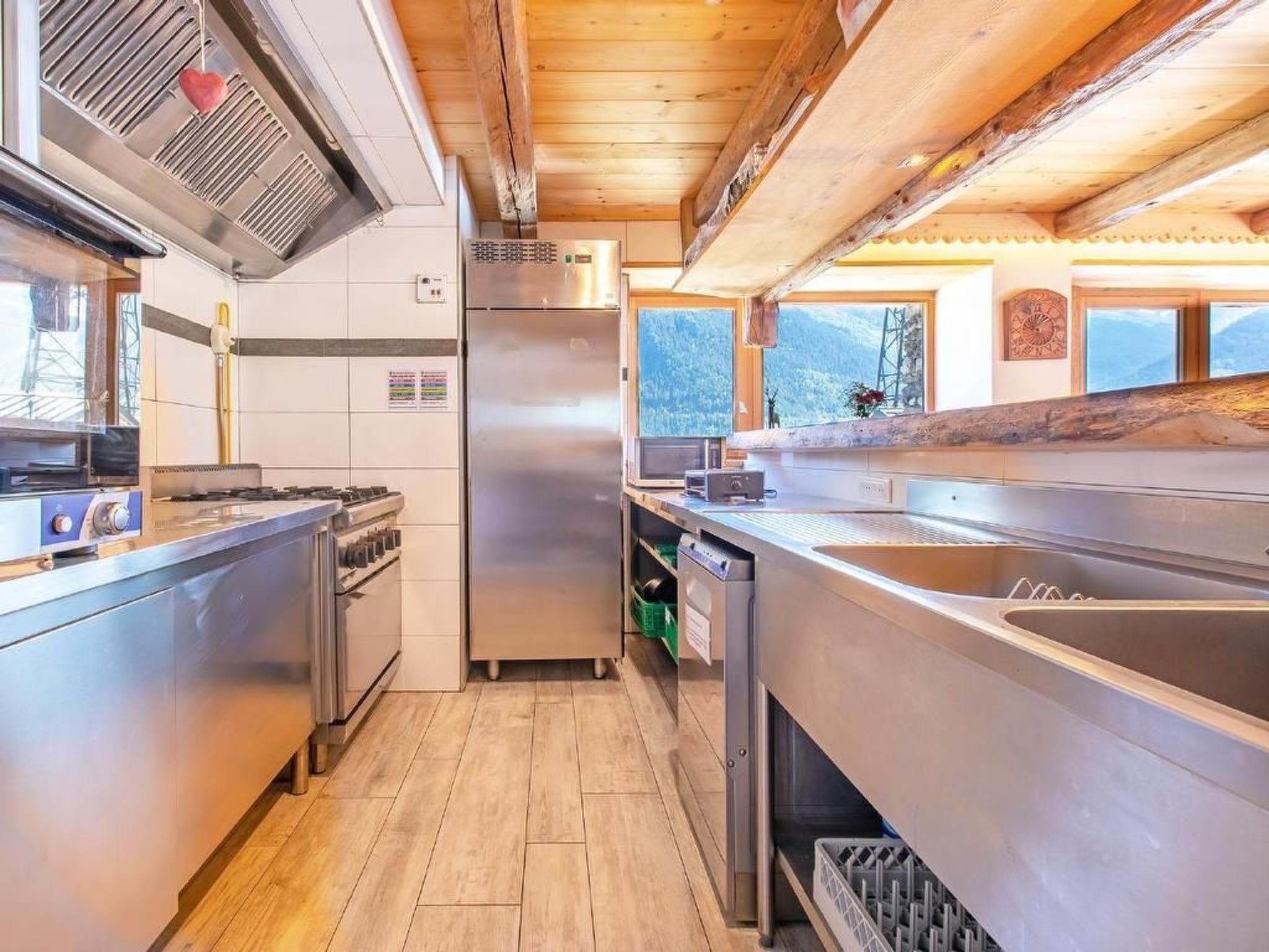 Chalet Farmhouse - Inside