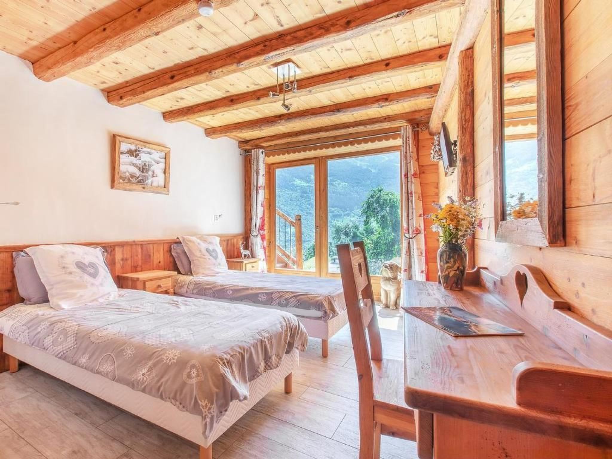 Chalet Farmhouse - Inside