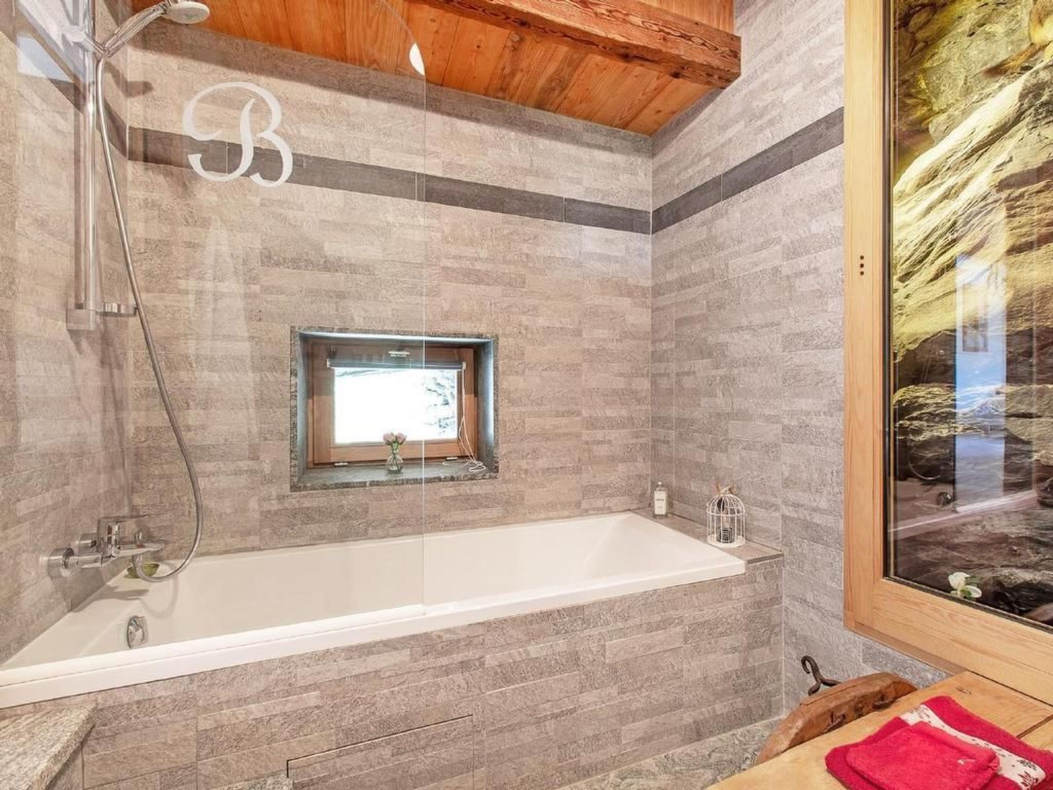 Chalet Farmhouse - Inside