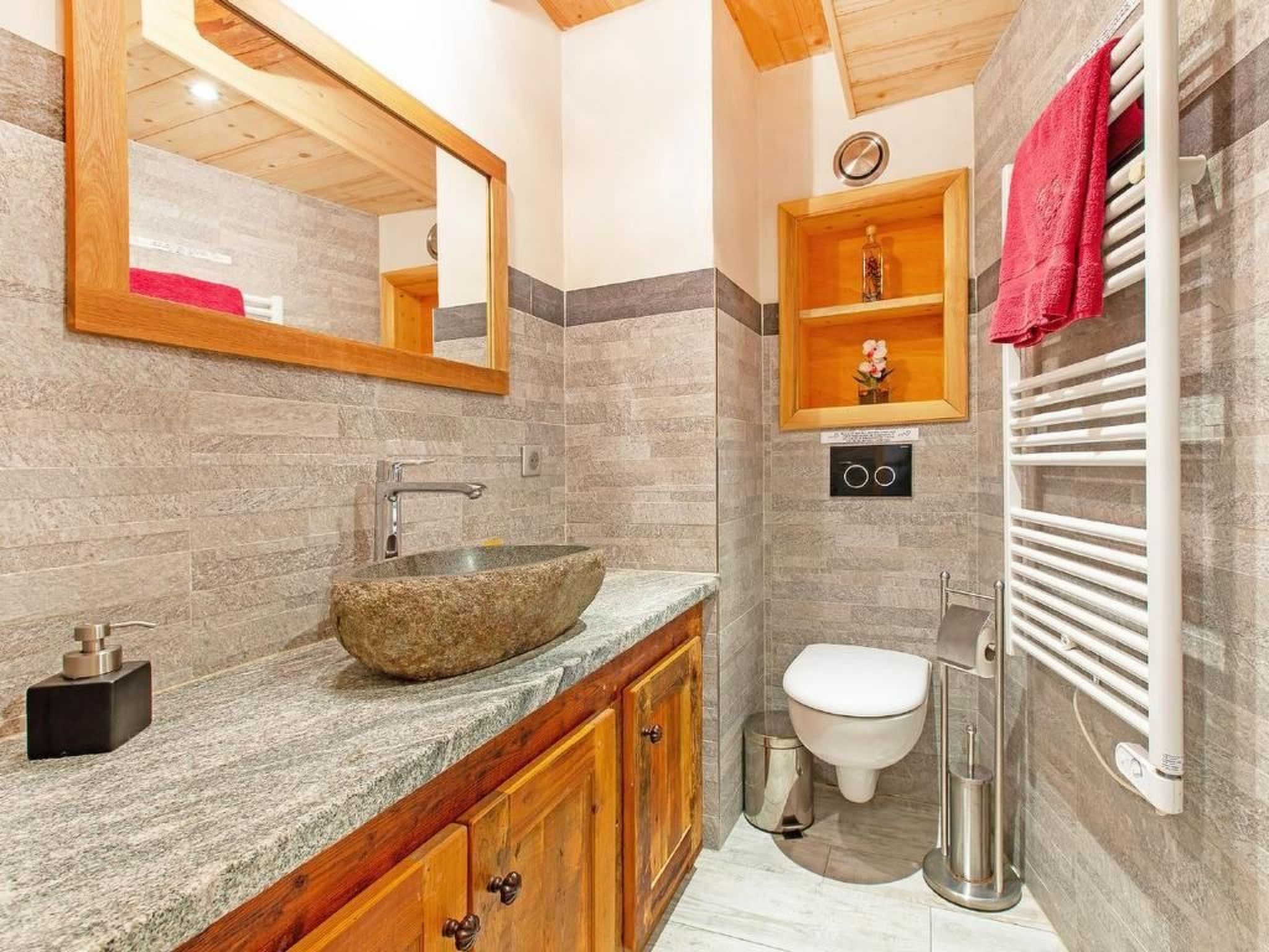 Chalet Farmhouse - Inside