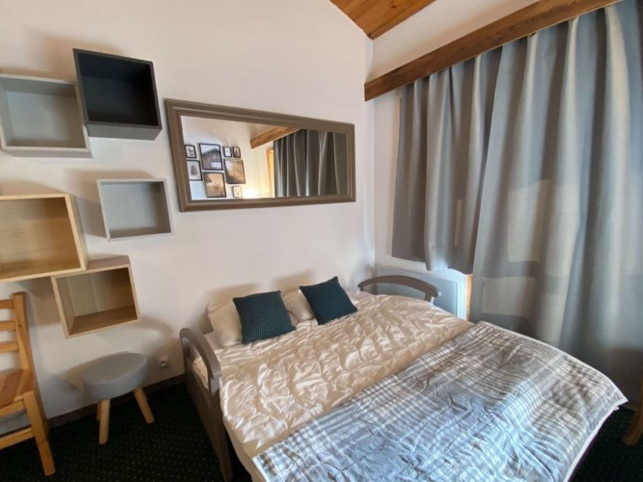 Ruhige Duplex-Wohnung bestehend aus 2 Zimmern-Dedans