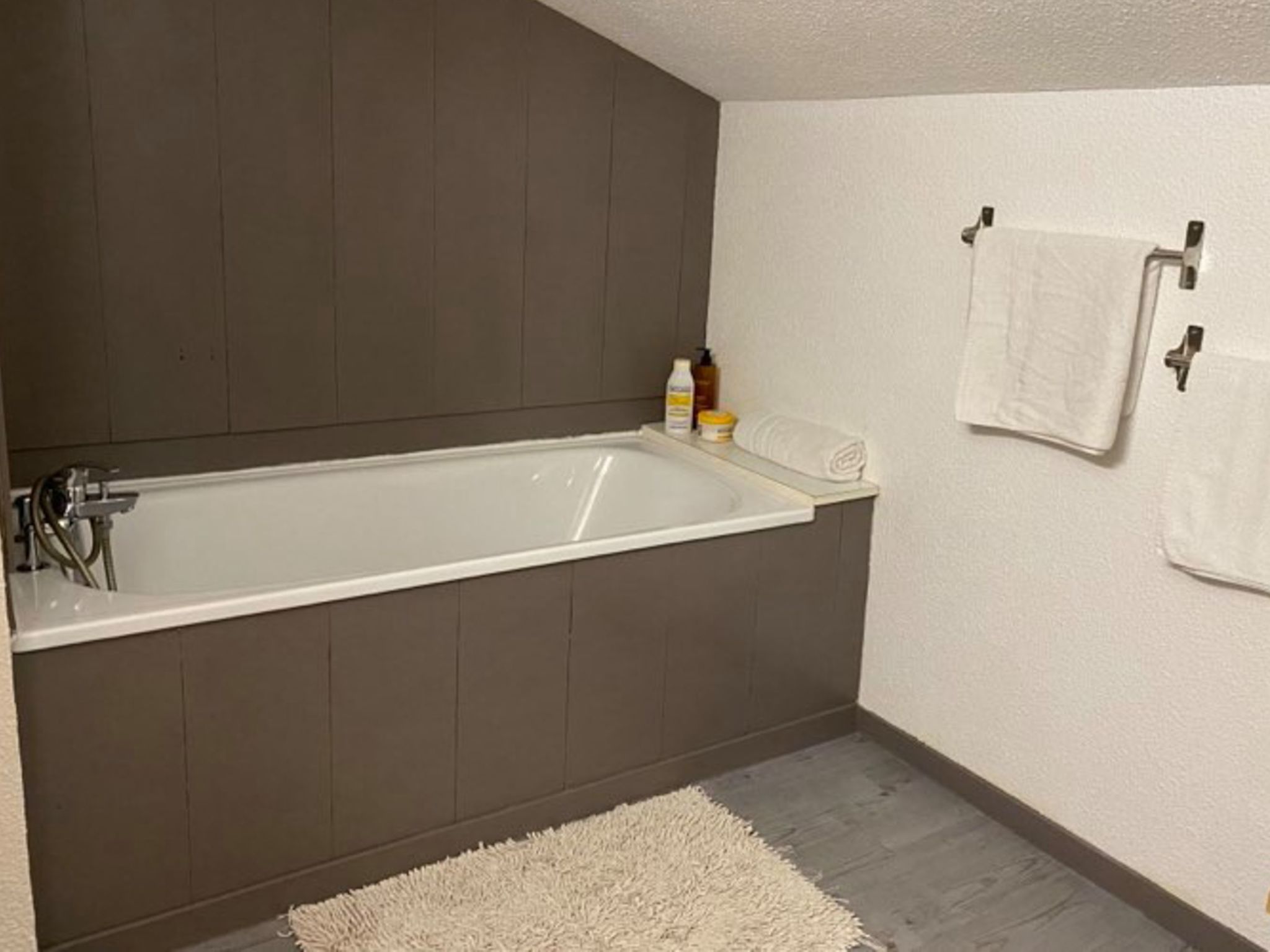 Ruhige Duplex-Wohnung bestehend aus 2 Zimmern-Dedans