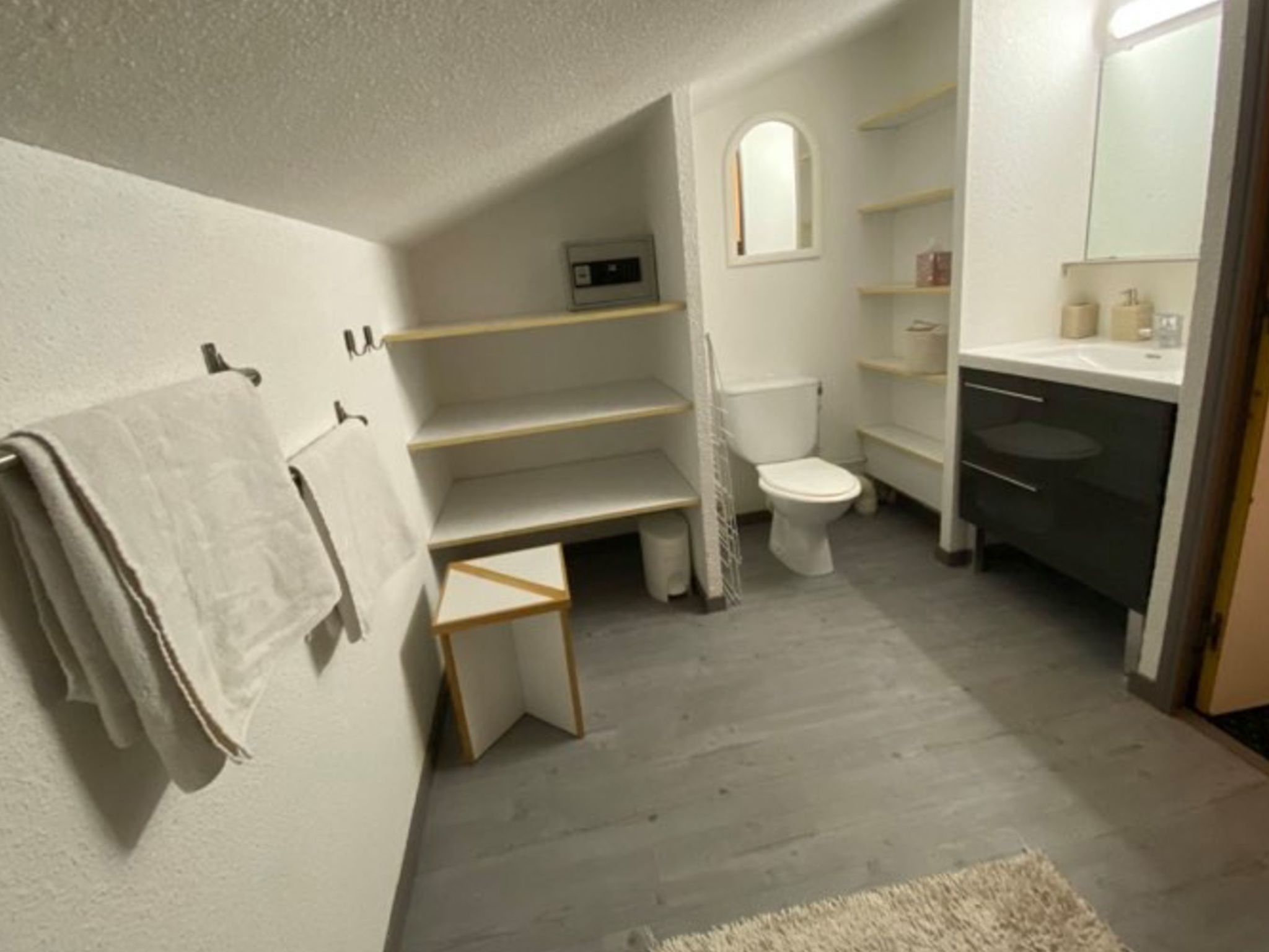 Ruhige Duplex-Wohnung bestehend aus 2 Zimmern-Dedans