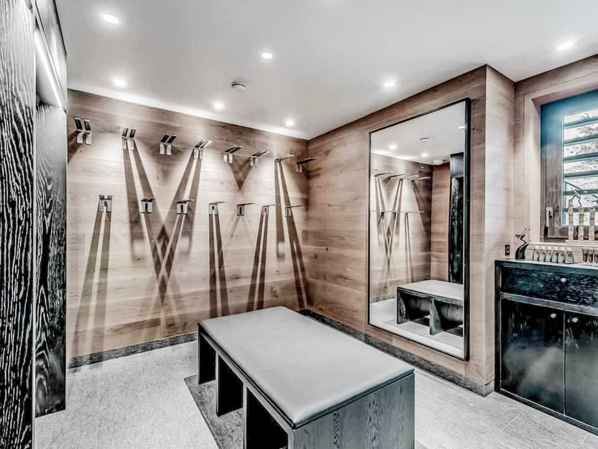 7BR Ski-in Ski-out Chalet