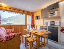 Asters 322: Knus appartement direct aan de piste in Les Menuires - thumbnail 2