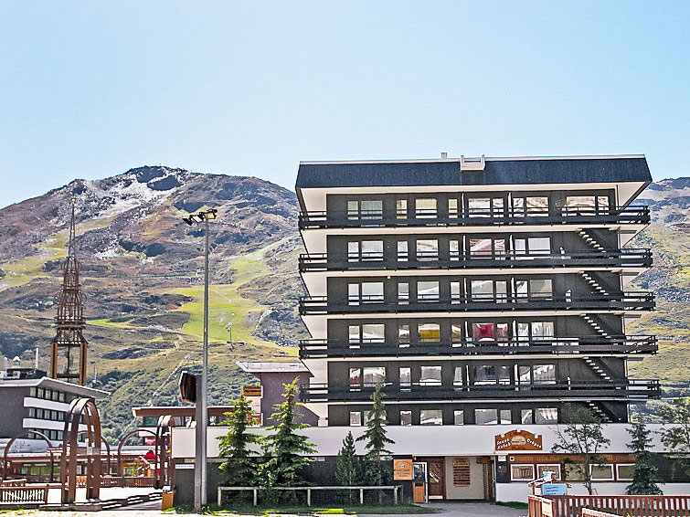 "Oisans 37", appartement 3-kamers 45 m2 op de 3e verdieping. Ruim en licht, zeer mooi ingericht: woon-/eetkamer met 1 uitschuifbaar bed (2 pers. 2 x 80 cm, lengte 190 cm), TV (Flatscreen TV). Uitgang ..