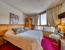 Direct aan de piste: ruim 8-persoons appartement in Les Menuires - thumbnail 2