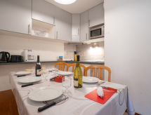 Direct aan de piste: 6-persoons appartement in Les Menuires - thumbnail 4