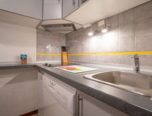 Direct aan de piste: 6-persoons appartement in Les Menuires - thumbnail 5