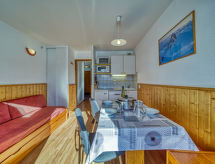 Piste-appartement voor 4 personen in Les Menuires, direct aan de 3 Vallées - thumbnail 1