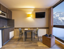 Appartement met binnenzwembad aan de piste in Les Menuires - thumbnail 6