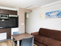 Appartement met binnenzwembad aan de piste in Les Menuires - thumbnail 3