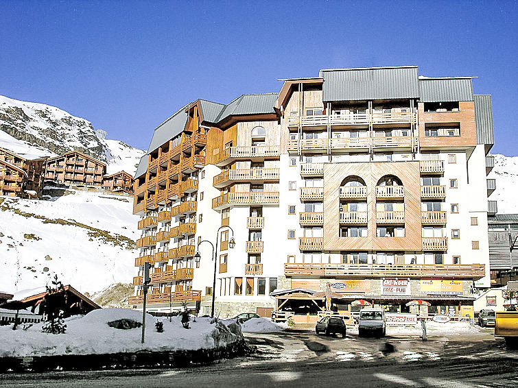 "Altineige 104", appartement 2-kamers 28 m2 op de 1e verdieping. Woon-/eetkamer met 1 2-pers divanbed (1 x 140 cm, lengte 190 cm), TV (Flatscreen TV), verwarming. Uitgang naar het balkon. 1 kleine kam..