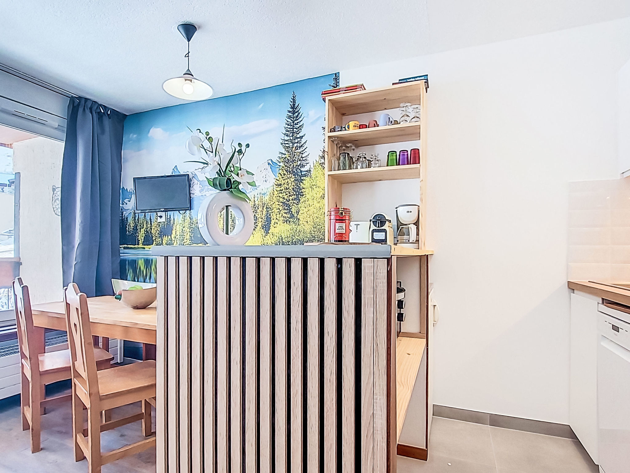 Appartement Névés 150 – Cuisine et coin repas, photo 7 sur 32