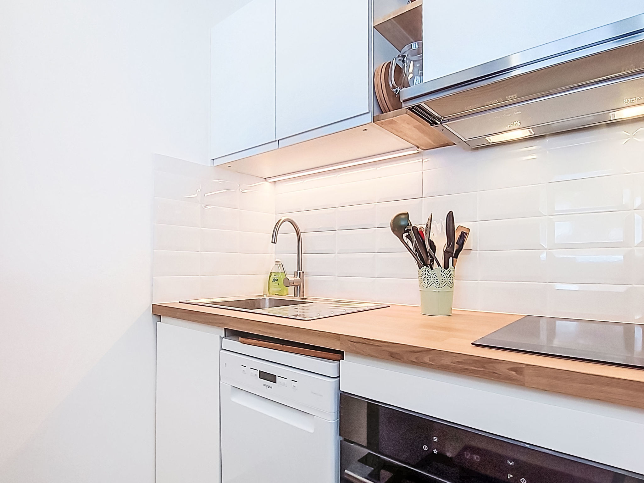 Appartement Névés 150 – Cuisine et coin repas, photo 3 sur 32