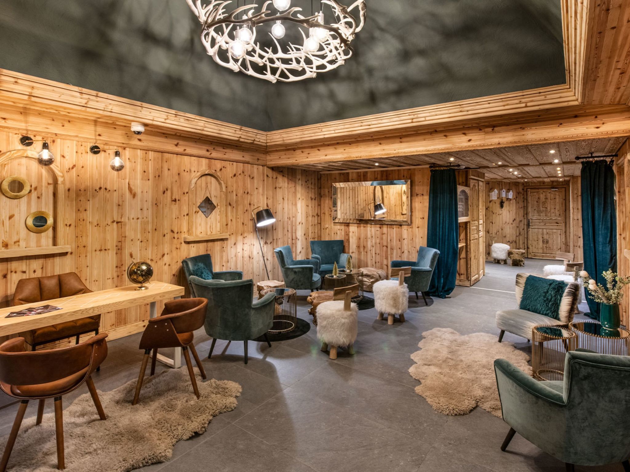 Village Montana-Drinnen