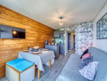 Appartement aan de piste in Le Corbier met verwarmd zwembad - thumbnail 2