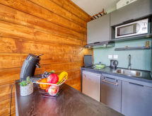 Appartement aan de piste in Le Corbier met verwarmd zwembad - thumbnail 3