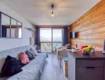 Appartement aan de piste in Le Corbier met verwarmd zwembad - thumbnail 1