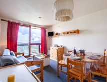 Authentiek appartement direct aan de piste in Le Corbier - thumbnail 1