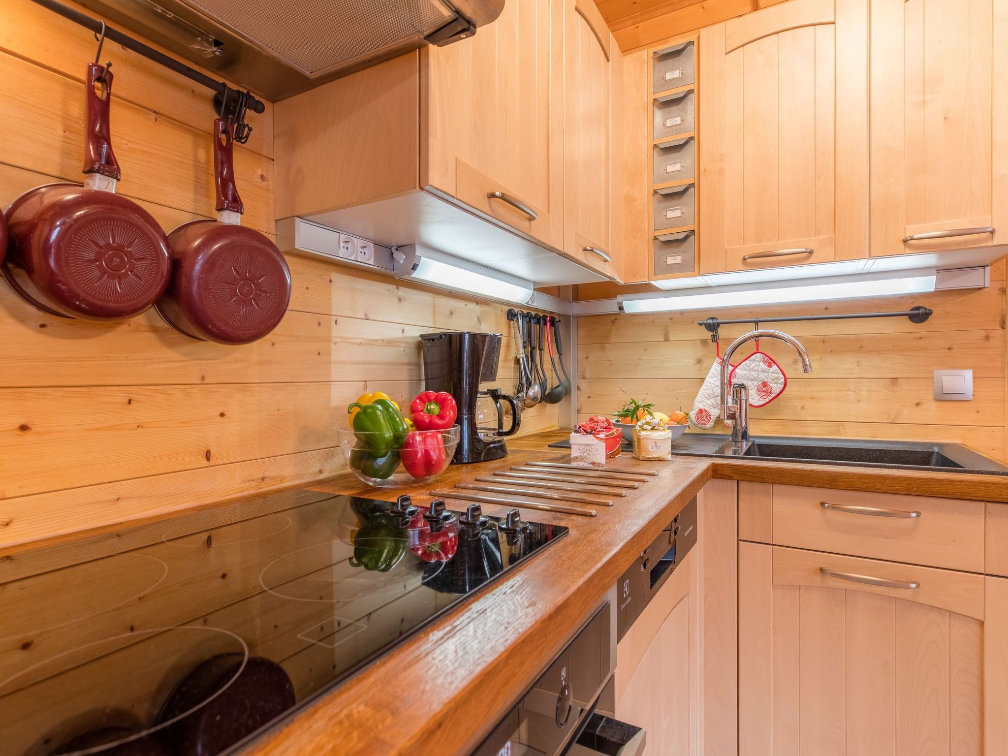 Erdgeschoss 110 m2 - 15 Personen - In der Nähe der Pisten-Dedans