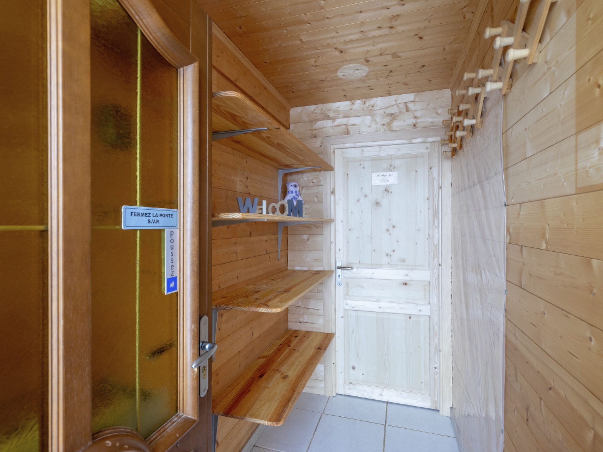 Erdgeschoss 110 m2 - 15 Personen - In der Nähe der Pisten-Dedans