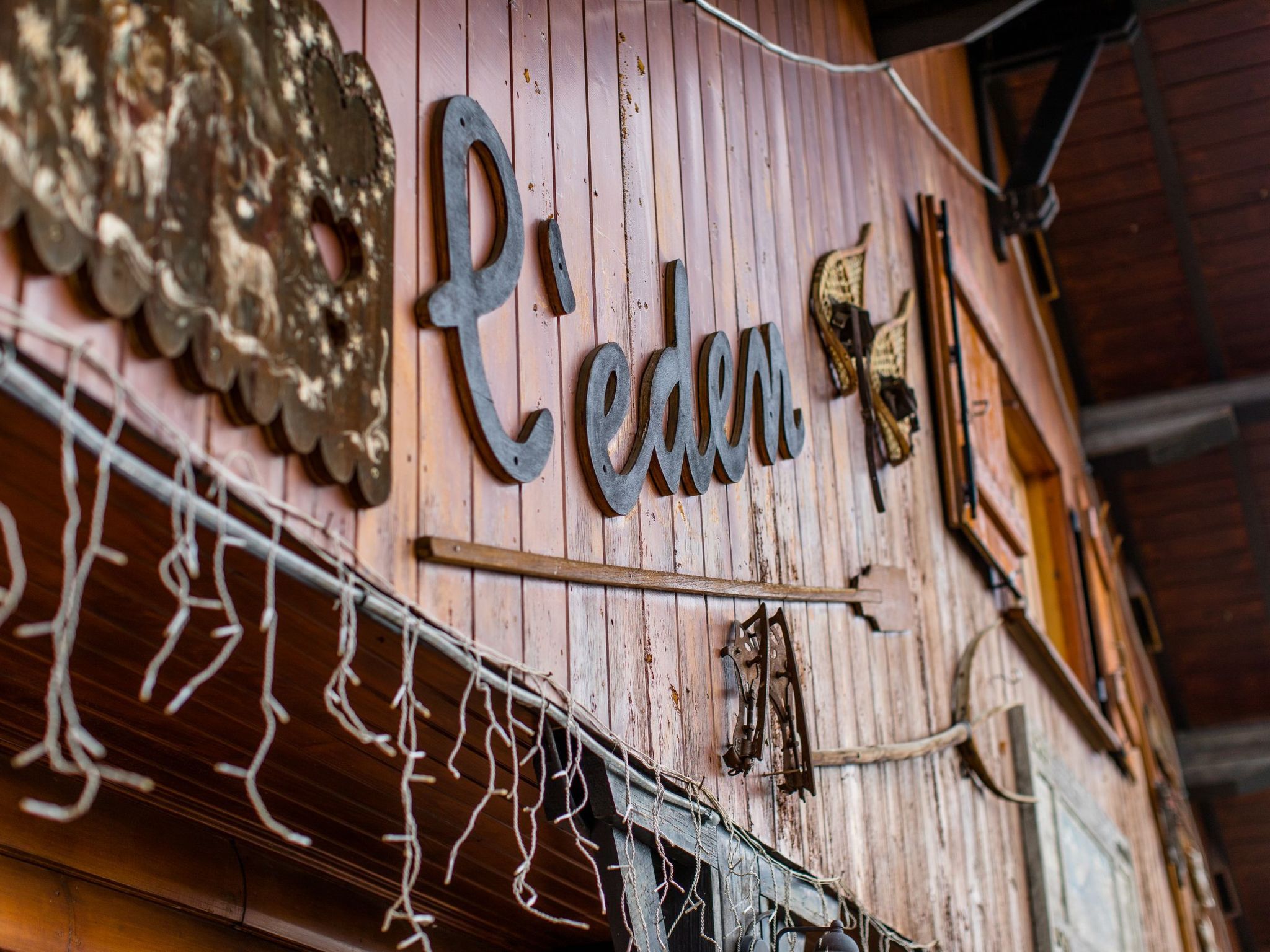 Erdgeschoss 110 m2 - 15 Personen - In der Nähe der Pisten-Dedans