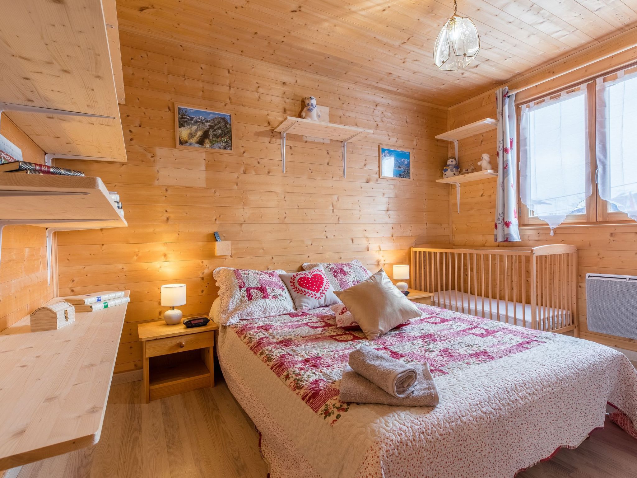 Erdgeschoss 110 m2 - 15 Personen - In der Nähe der Pisten-Dedans