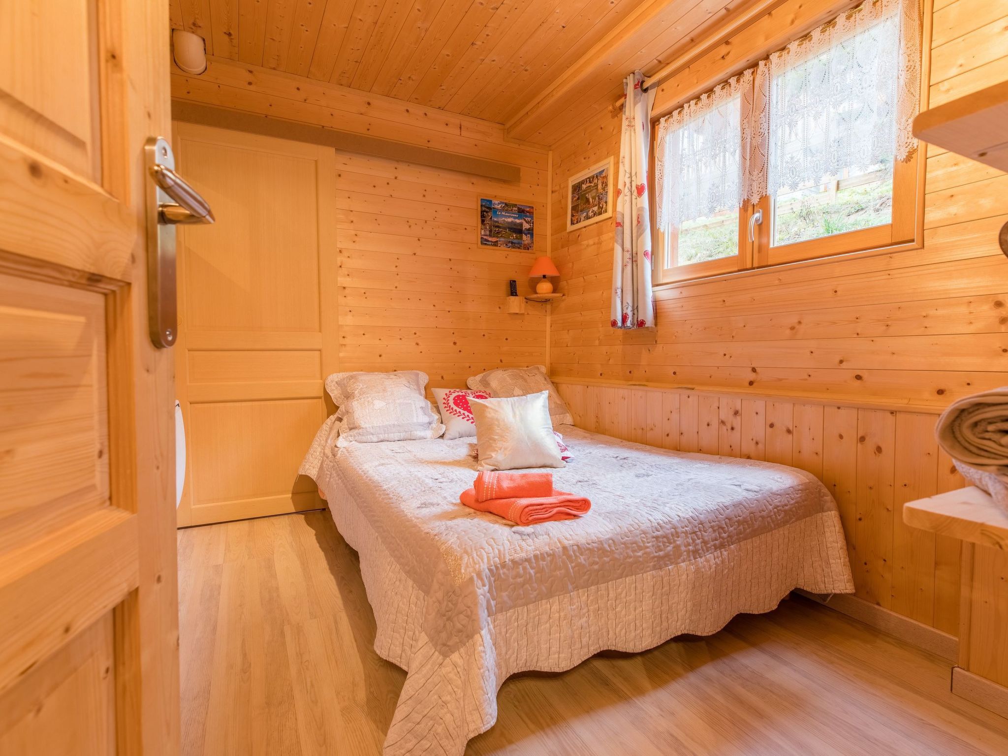 Erdgeschoss 110 m2 - 15 Personen - In der Nähe der Pisten-Dedans