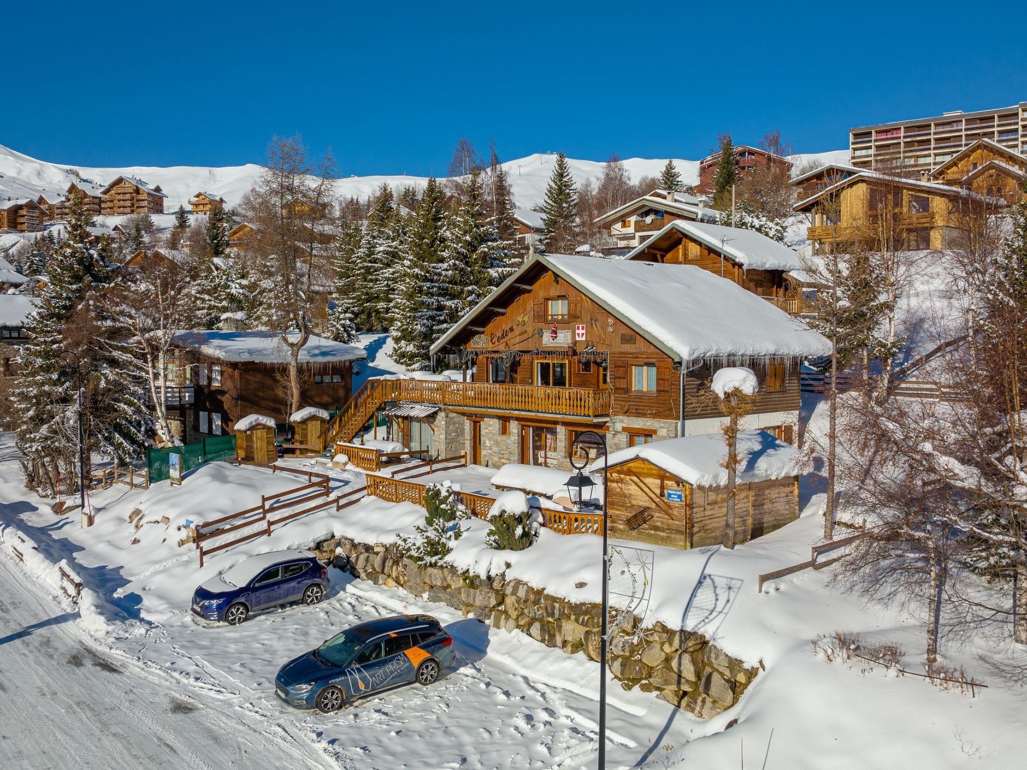 Erdgeschoss 110 m2 - 15 Personen - In der Nähe der Pisten-Dedans