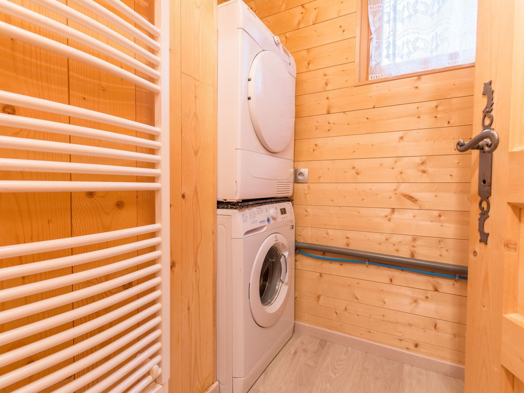 Erdgeschoss 110 m2 - 15 Personen - In der Nähe der Pisten-Dedans