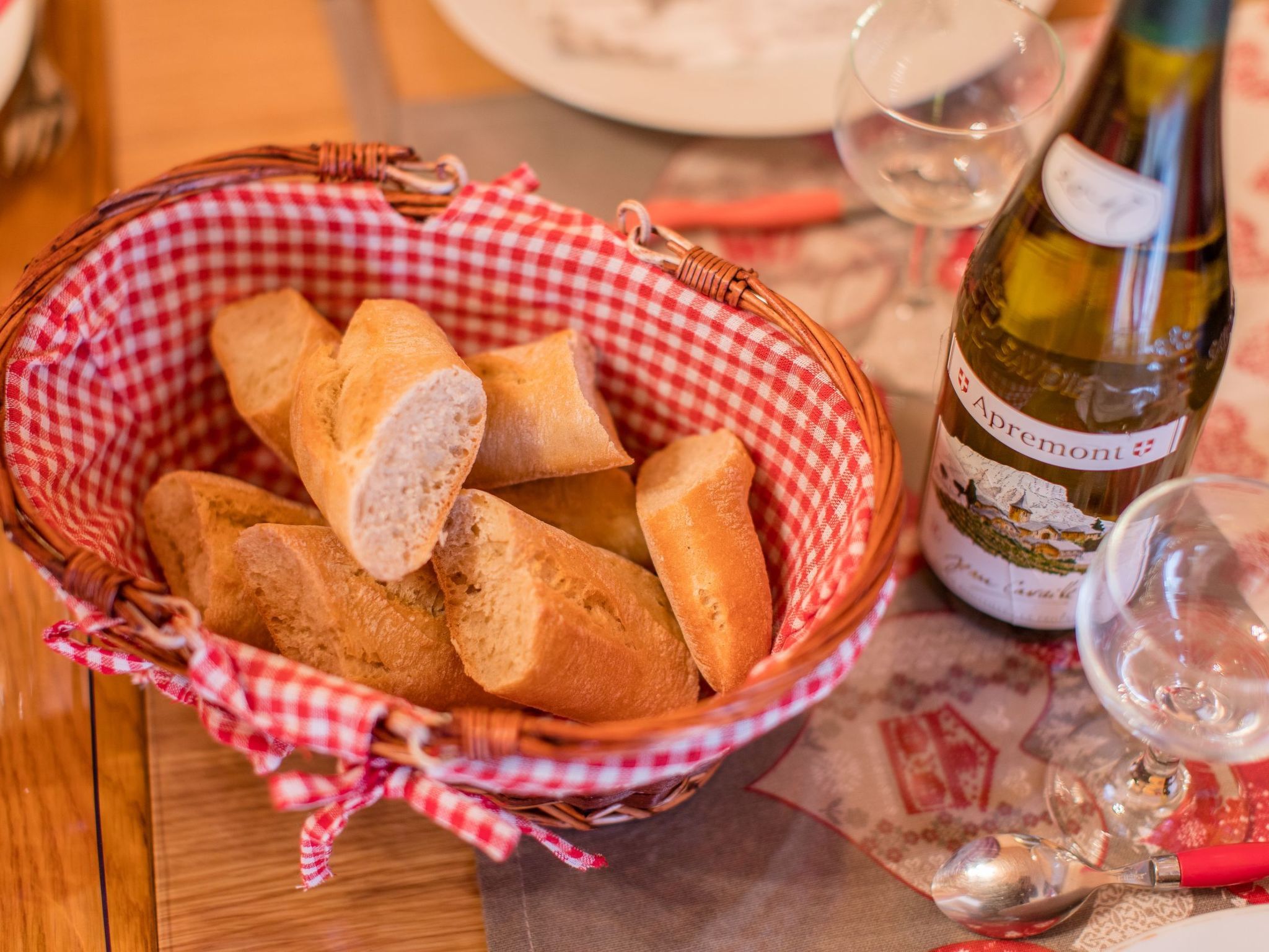 Erdgeschoss 110 m2 - 15 Personen - In der Nähe der Pisten-Dedans