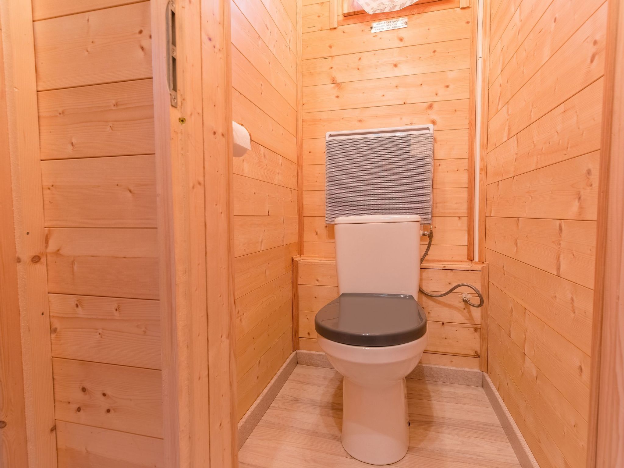 Erdgeschoss 110 m2 - 15 Personen - In der Nähe der Pisten-Dedans