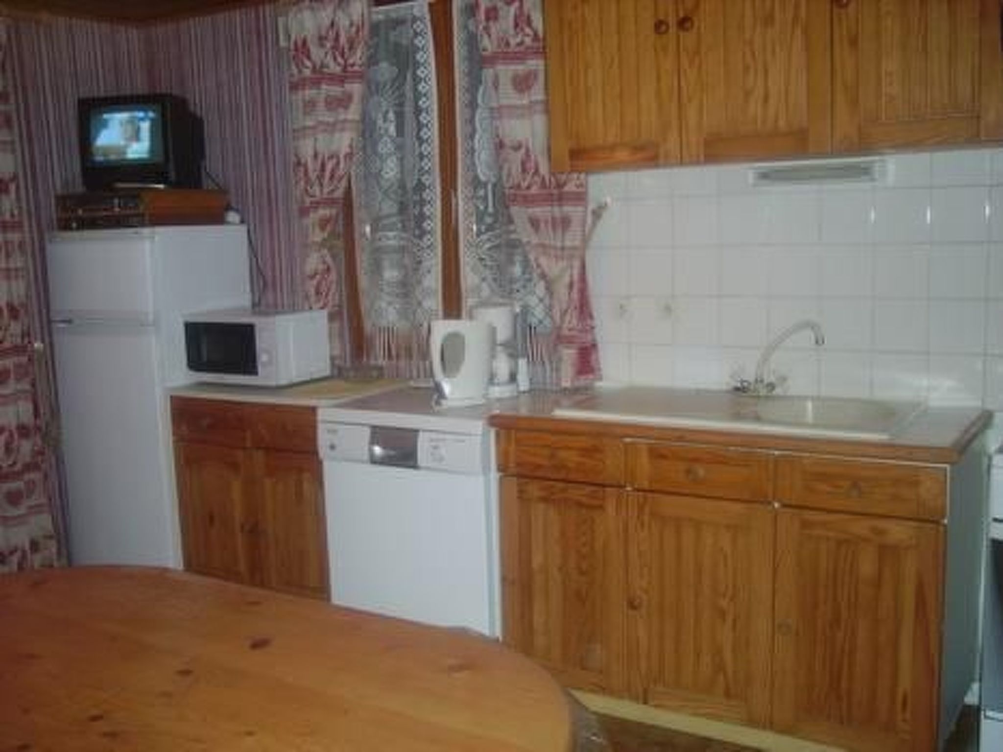 Photo of mit Grill und gemeinsamem Pool