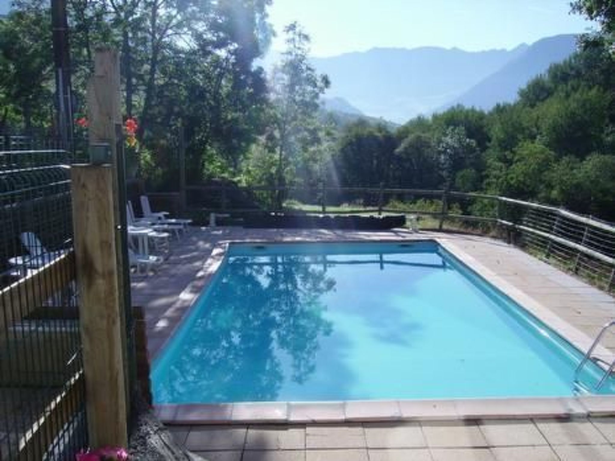 Photo of mit Grill und gemeinsamem Pool