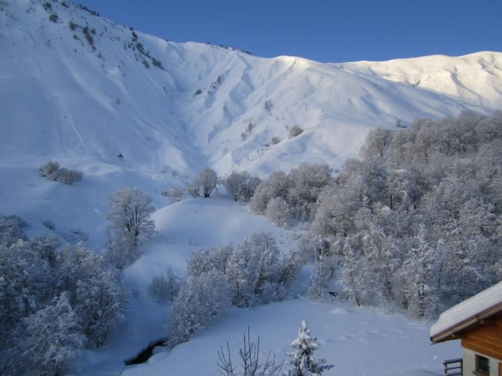 Photo of mit Grill und gemeinsamem Pool