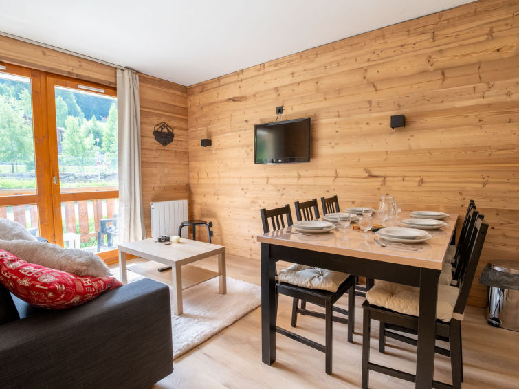 "LA Turra", appartement 3-kamers 37 m2 op de 3e verdieping. Het objekt is geschikt voor 6 volwassenen. Woonkamer met 1 divanbed, 1 uitschuifbaar bed en TV. 1 kamer met 1 x 2 stapelbedden. 1 kamer met ..