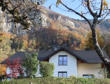 in Aiguebelette-Le-Lac mit Garten, Terrasse und Grill