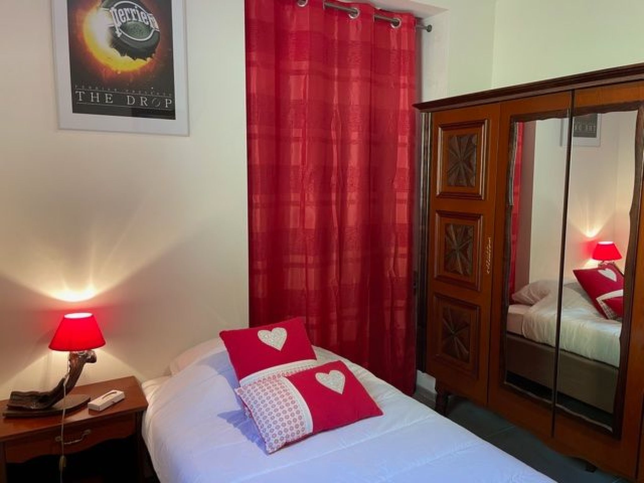 In Aiguebelette-Le-Lac mit Garten, Terrasse und Grill-Binnen