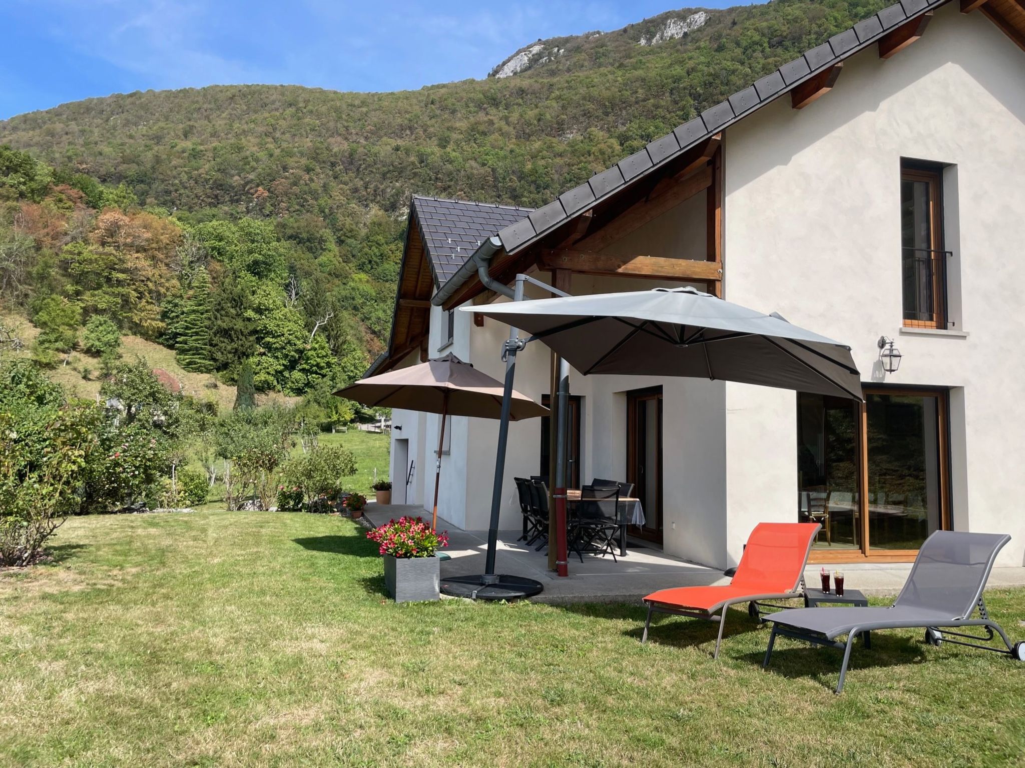 in Aiguebelette-Le-Lac mit Garten, Terrasse und Grill — Terrace (3 of 37)