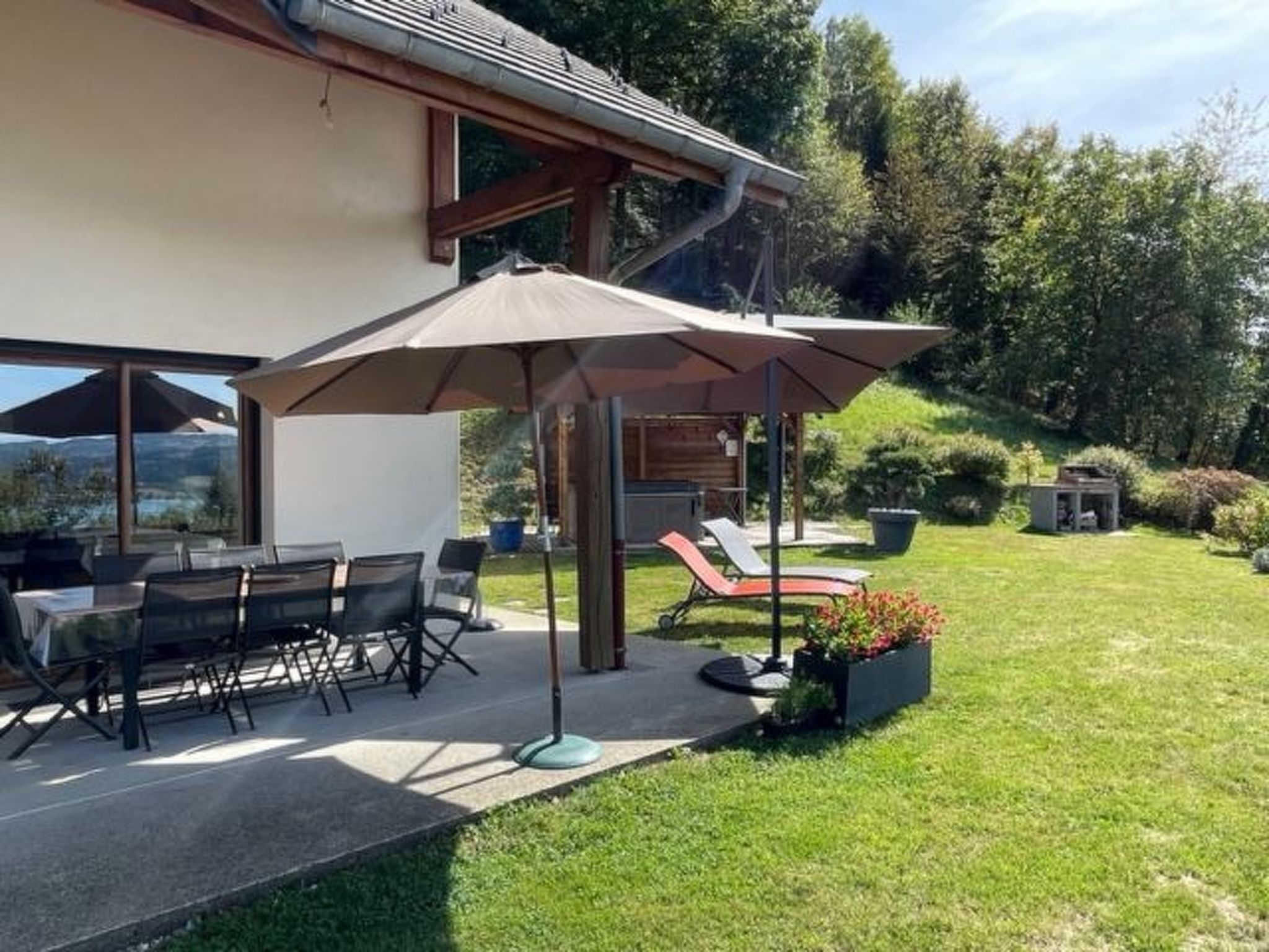 in Aiguebelette-Le-Lac mit Garten, Terrasse und Grill — Terrace (4 of 37)